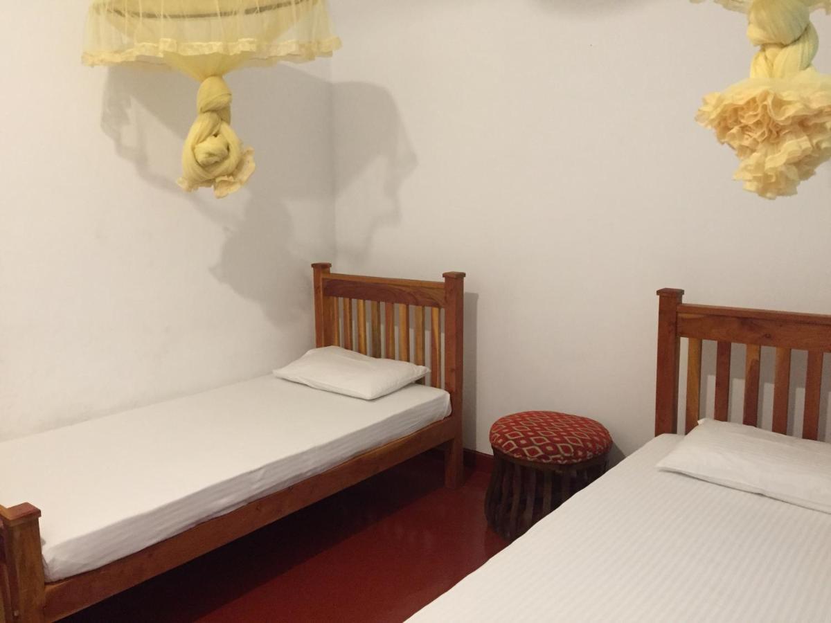 Best Hostel Yala 티사마하라마 외부 사진